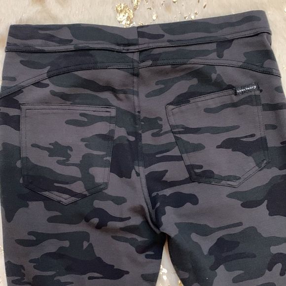 NWOT Sanctuary Camo Jeggings Back Pockets Sculpted Booty Medium 💗 - Picture 4 of 6